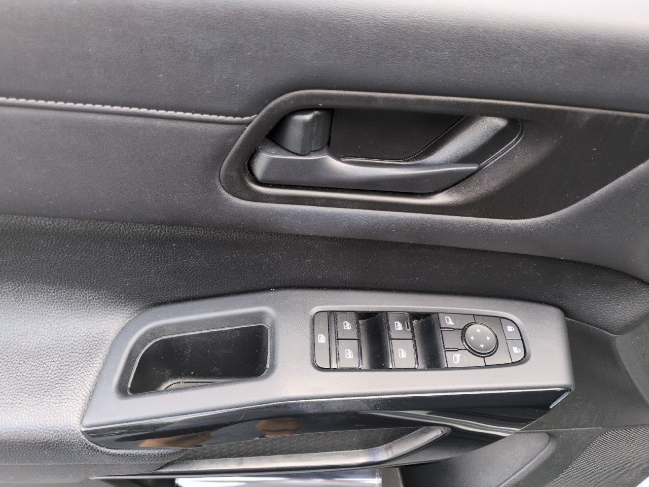 2023 Nissan Pathfinder S