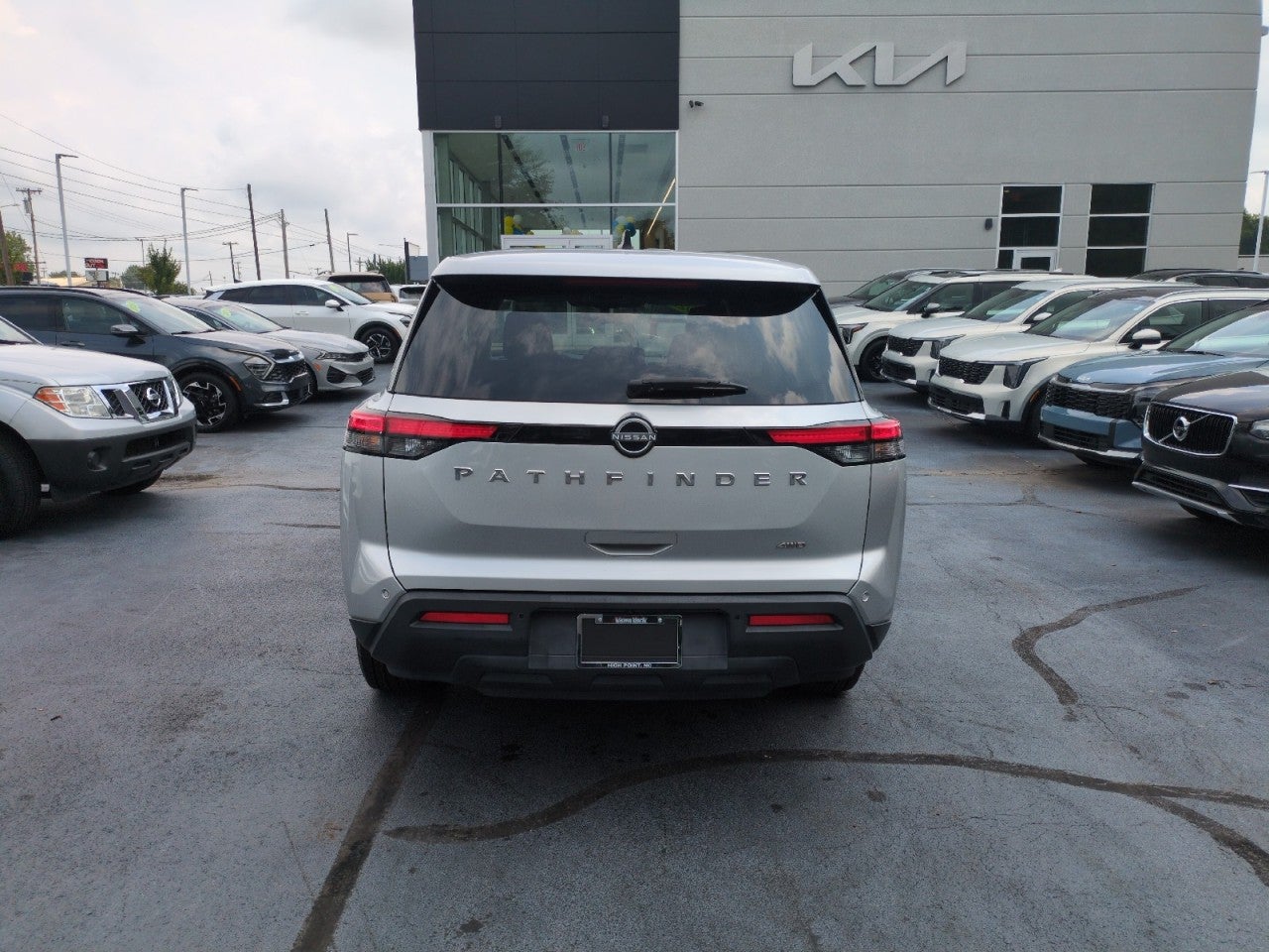 2023 Nissan Pathfinder S