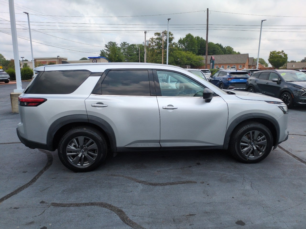2023 Nissan Pathfinder S