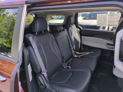 2023 Kia Carnival LX