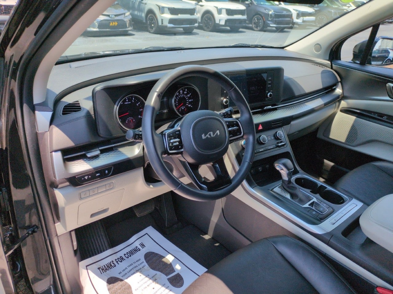 2024 Kia Carnival LX