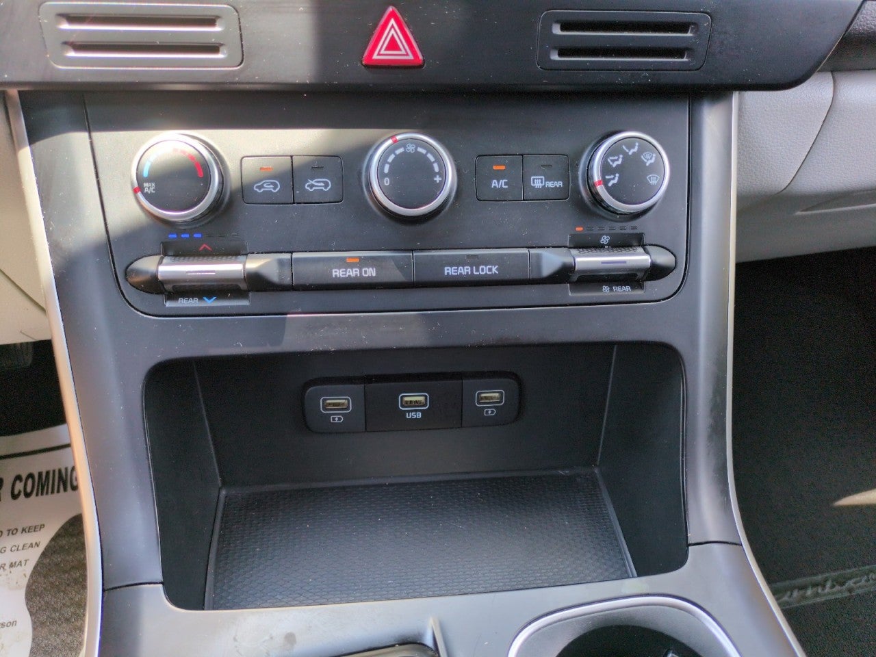 2024 Kia Carnival LX