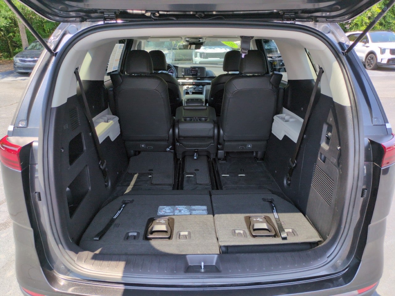 2024 Kia Carnival LX