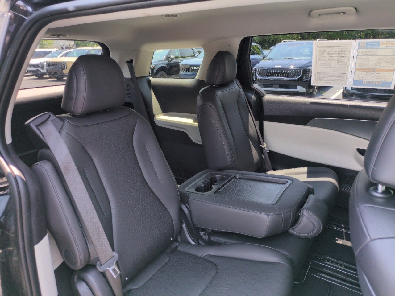 2024 Kia Carnival LX