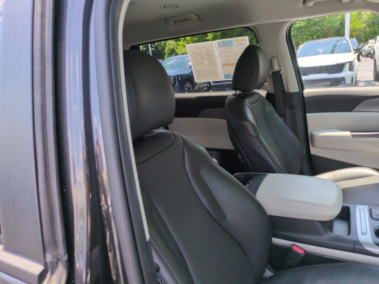 2024 Kia Carnival LX