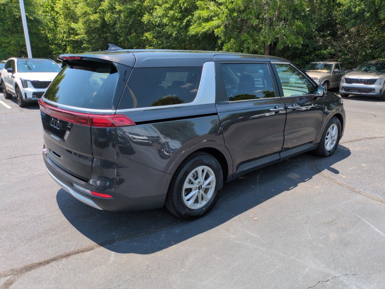 2024 Kia Carnival LX