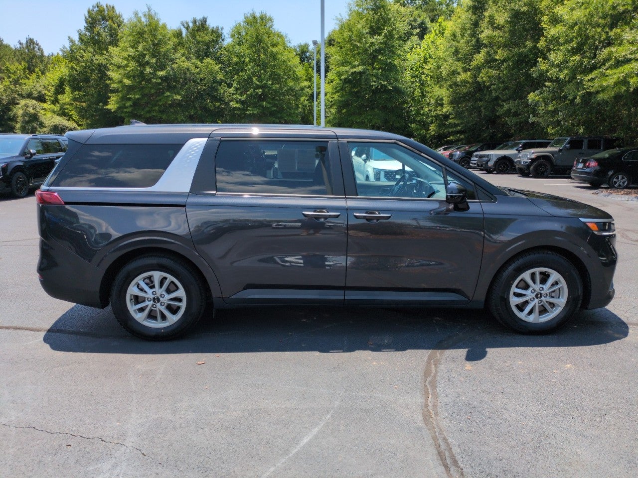 2024 Kia Carnival LX