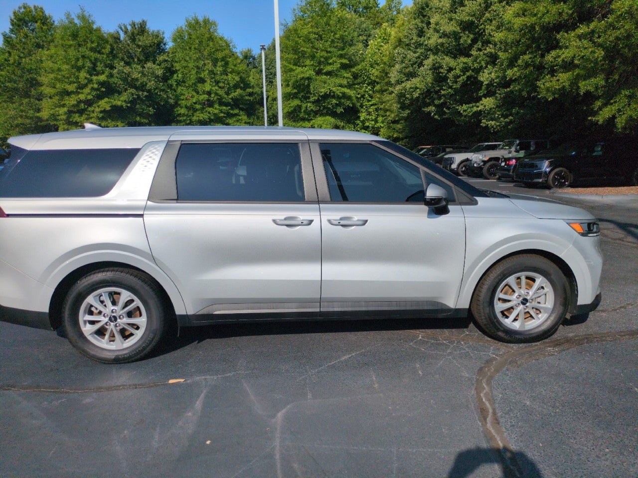 2023 Kia Carnival LX