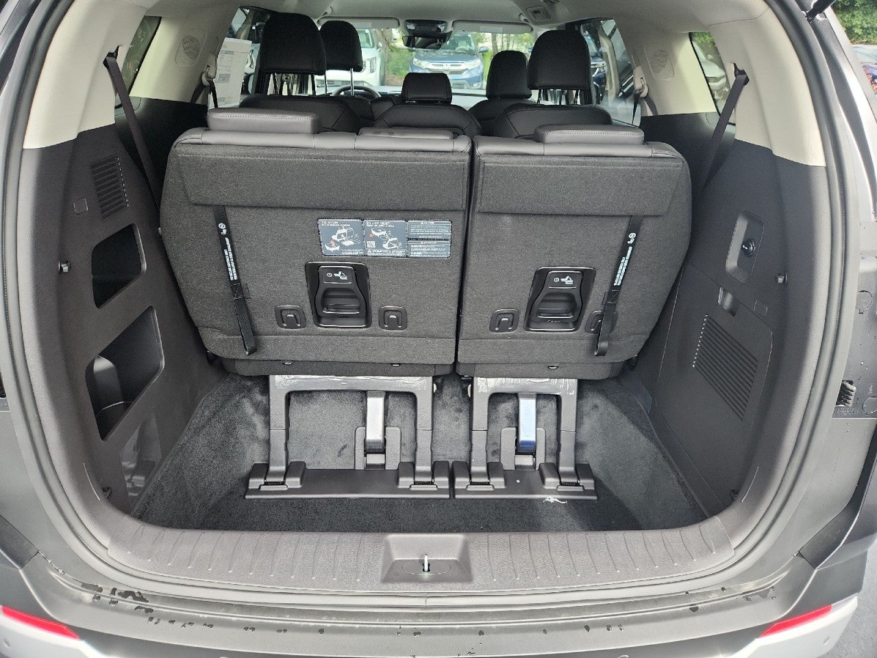 2027 Kia Carnival LXS