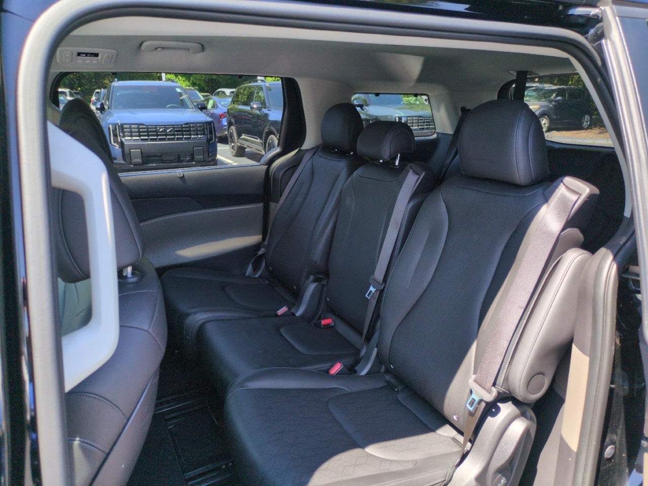 2025 Kia Carnival EX