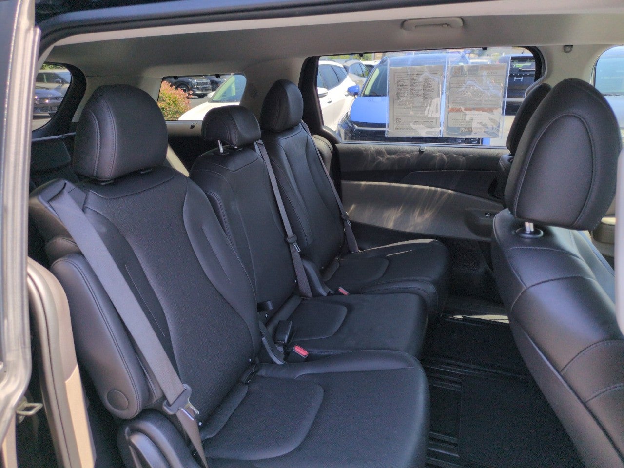 2025 Kia Carnival EX