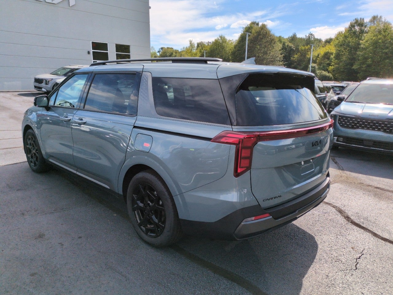 2027 Kia Carnival EX